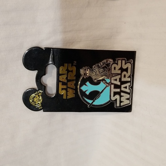 Disney Accessories - Disney Pins Rey